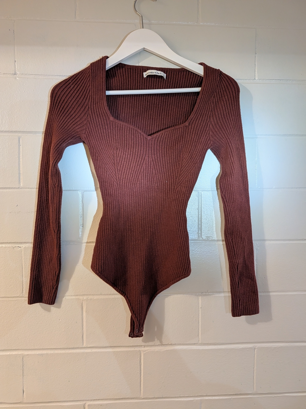 Abercrombie & Fitch Ribbed Sweetheart-Neck Bodysuit in Rust Brown